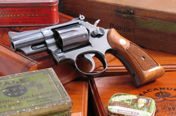 ��������� Smith & Wesson Model 19 �� ������� ������ 64 ��