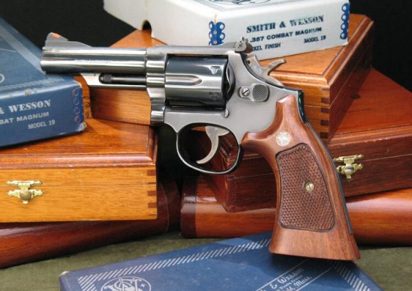 ��������� Smith & Wesson Model 19 � 102 �� �������