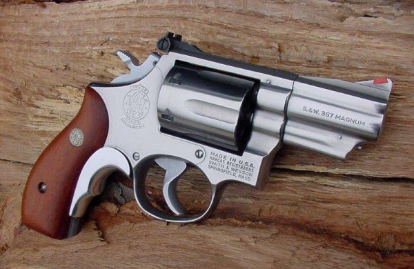 ��������� Smith & Wesson Model 66 � ����������� ���������� ������ Tyler T-grip